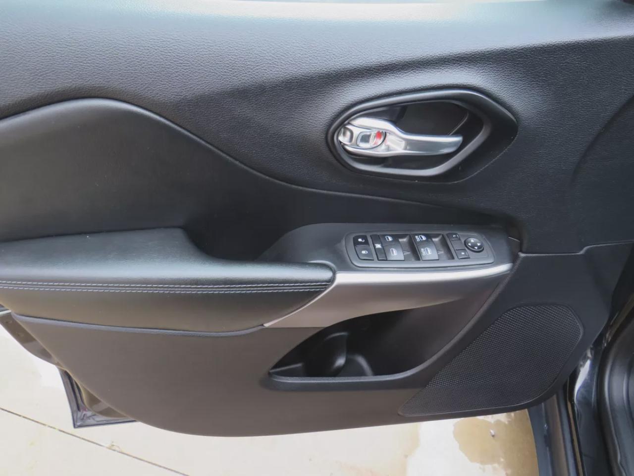 2022 Jeep Cherokee North (**CLEAN TITLE/NO ACCICENTS!!**SAFETY/CERTIFIED!!**4WD**ALLOY RIMS**REMOTE START**FOG LIGHTS**PUSH BUTTON START**POWER SEATS**DIGITAL TOUCHSCREEN**HEATED SEATS/STEERING WHEEL**REVERSE CAMERA**DRIVE MODES**AUX/USB**ELECTRIC PARKING BRAKE**CRUISE CONT Photo