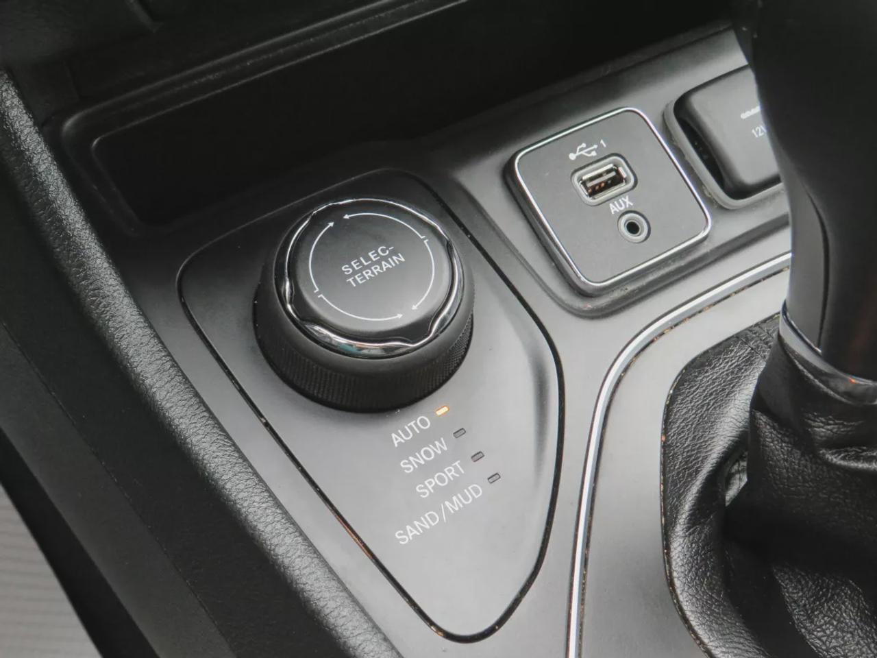 2022 Jeep Cherokee North  | Clean Title | No Accidents | Safety Certified | 4Wd | Alloy Rims | Remote Start | Fog Lights | Push Button Start | Power Seats | Digital Touchscreen | Heated Seats | Heated Steering Wheel | Reverse Camera | Drive Modes | Aux | USB Photo