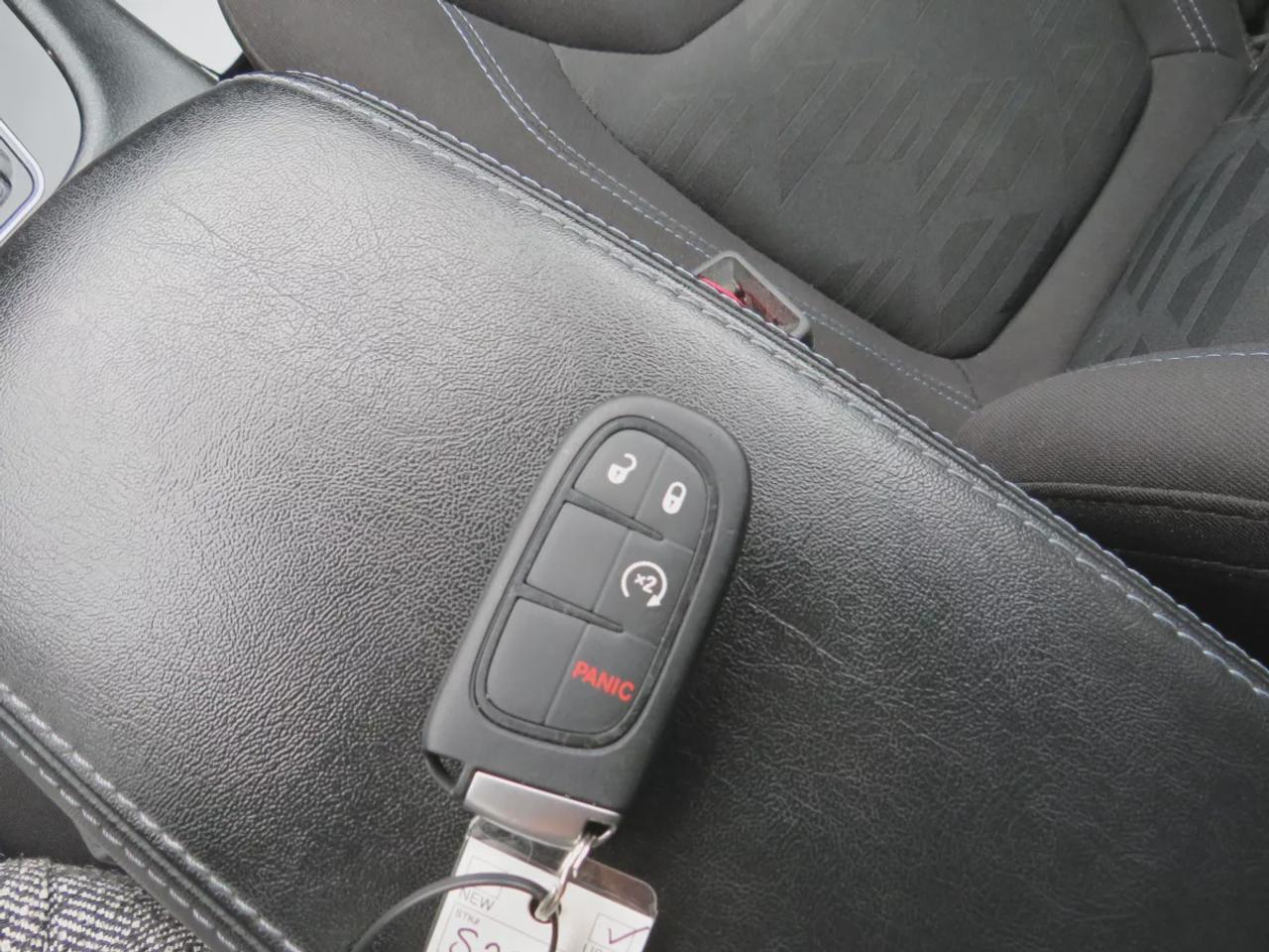2022 Jeep Cherokee North  | Clean Title | No Accidents | Safety Certified | 4Wd | Alloy Rims | Remote Start | Fog Lights | Push Button Start | Power Seats | Digital Touchscreen | Heated Seats | Heated Steering Wheel | Reverse Camera | Drive Modes | Aux | USB Photo