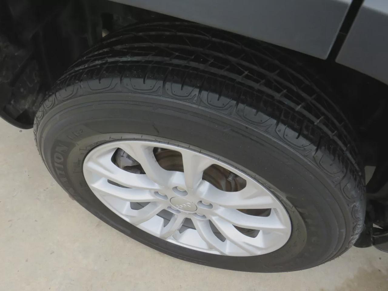 2022 Jeep Cherokee North  | Clean Title | No Accidents | Safety Certified | 4Wd | Alloy Rims | Remote Start | Fog Lights | Push Button Start | Power Seats | Digital Touchscreen | Heated Seats | Heated Steering Wheel | Reverse Camera | Drive Modes | Aux | USB Photo