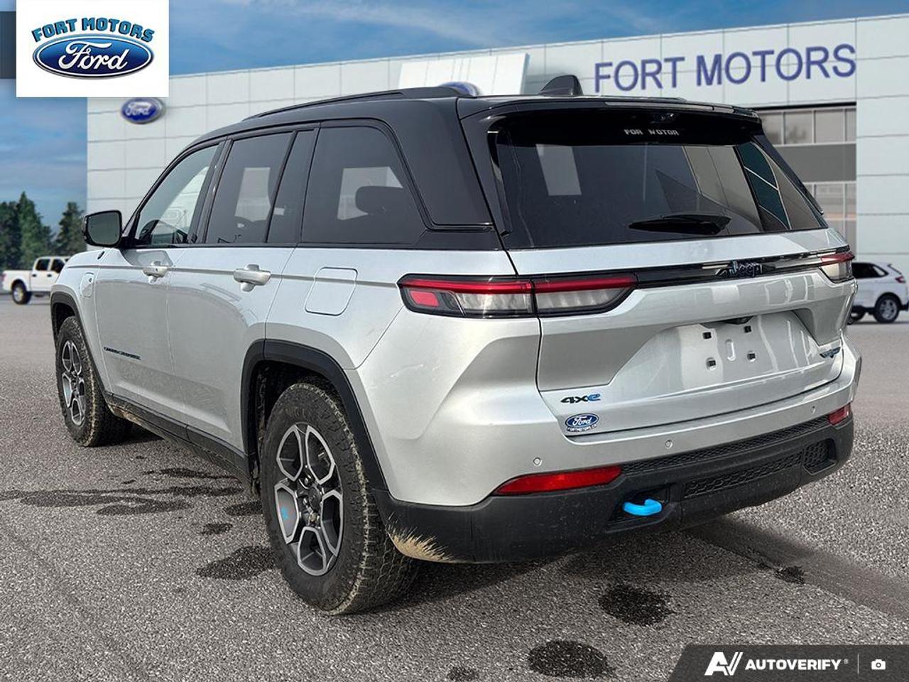 2023 Jeep Grand Cherokee 4xe TRAILHAWK Photo3