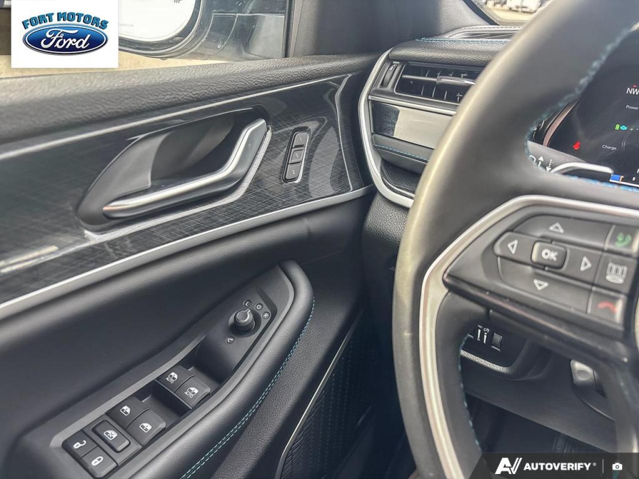 2023 Jeep Grand Cherokee 4xe Trailhawk Photo5