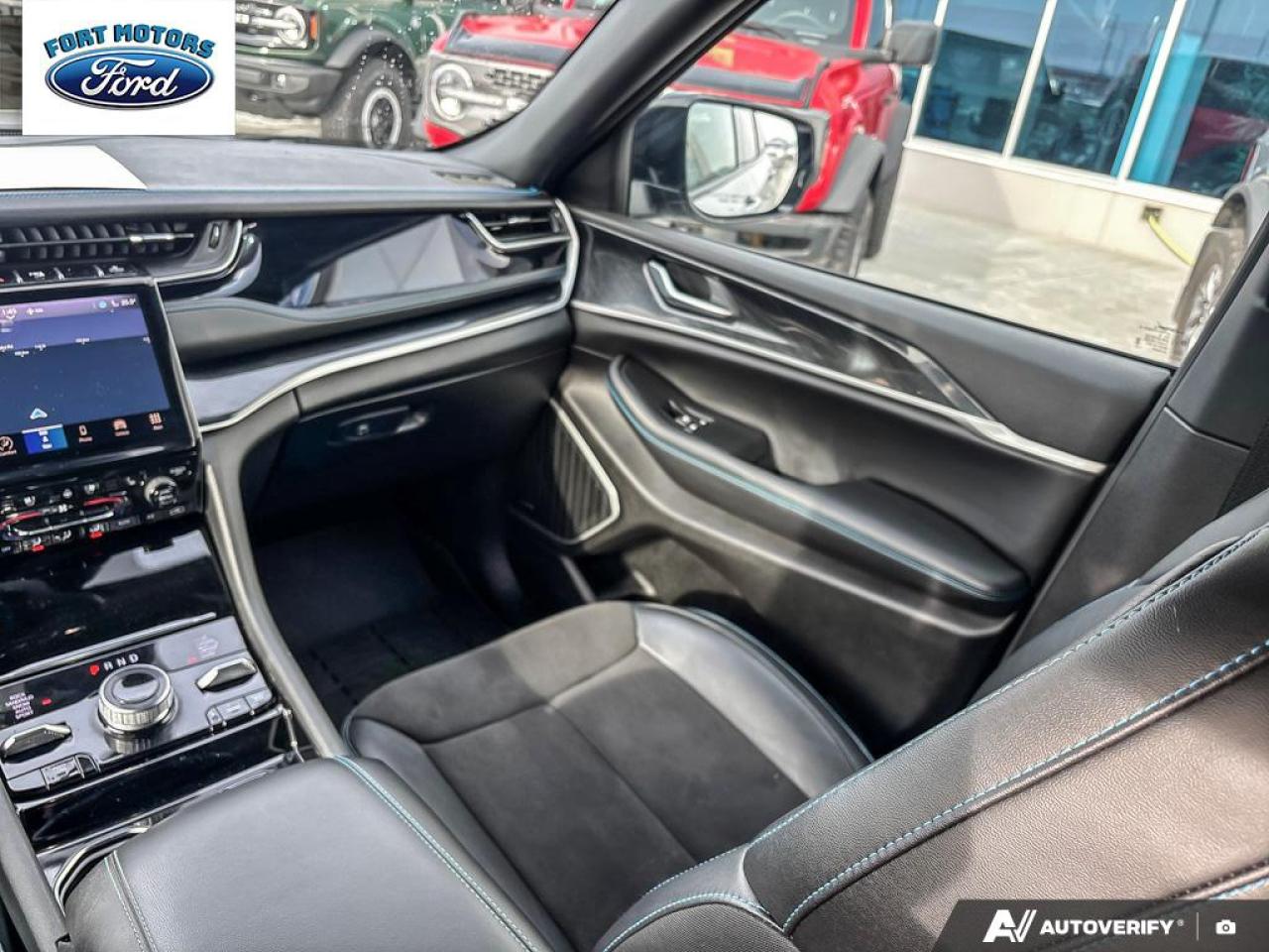 2023 Jeep Grand Cherokee 4xe Trailhawk Photo5