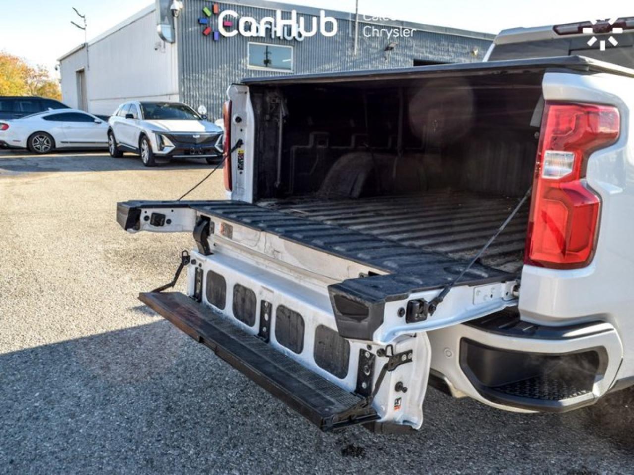 2023 Chevrolet Silverado 1500 High Country 4WD Crew Cab 147" 6.2L Leather Multi Pro Tailgate Sunroof Photo