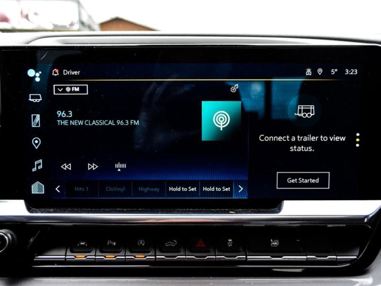 2023 Chevrolet Silverado 1500 High Country 4WD Crew Cab 147" 6.2L Leather Multi Pro Tailgate Sunroof Photo