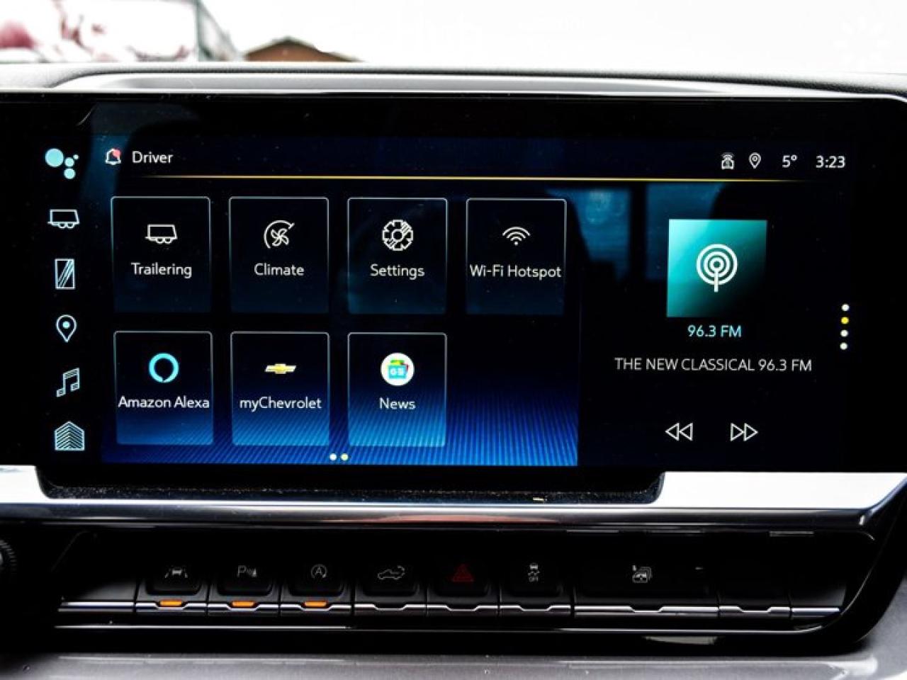 2023 Chevrolet Silverado 1500 High Country 4WD Crew Cab 147" 6.2L Leather Multi Pro Tailgate Sunroof Photo