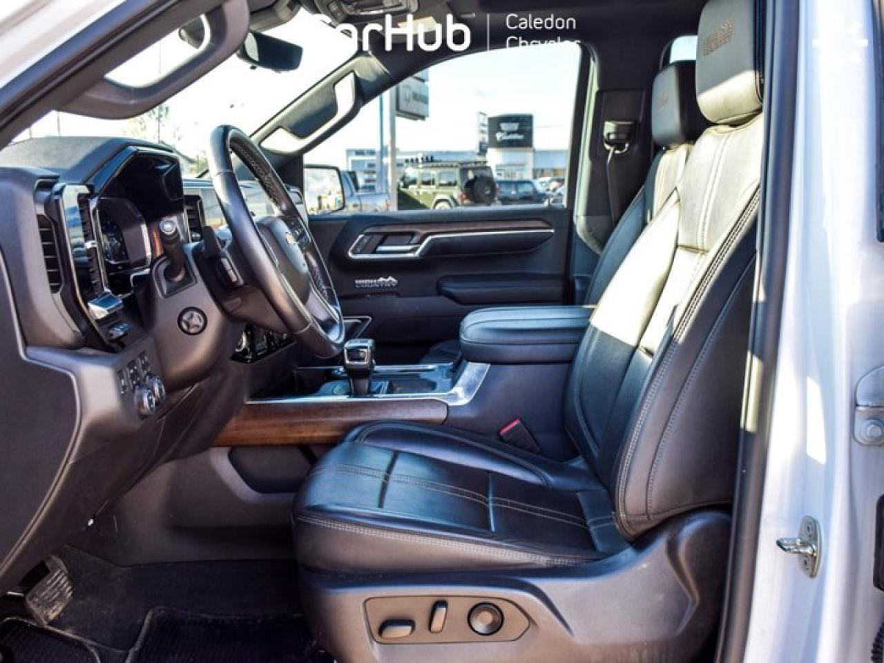 2023 Chevrolet Silverado 1500 High Country 4WD Crew Cab 147" 6.2L Leather Multi Pro Tailgate Sunroof Photo