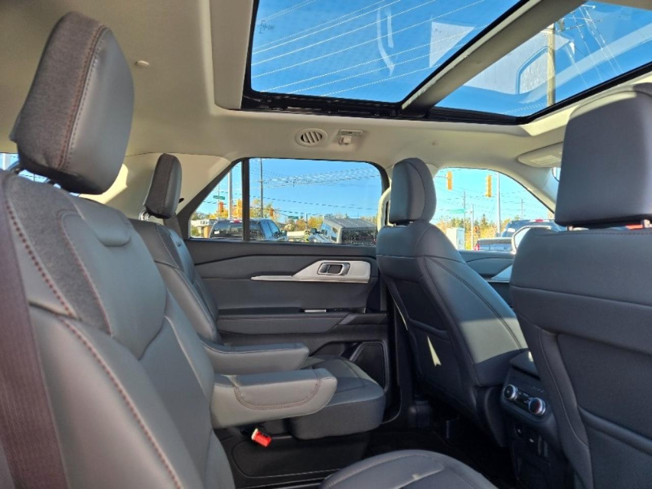 2025 Ford Explorer Active Photo