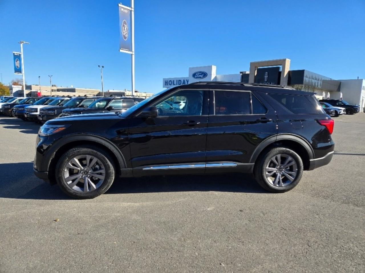 2025 Ford Explorer Active Photo
