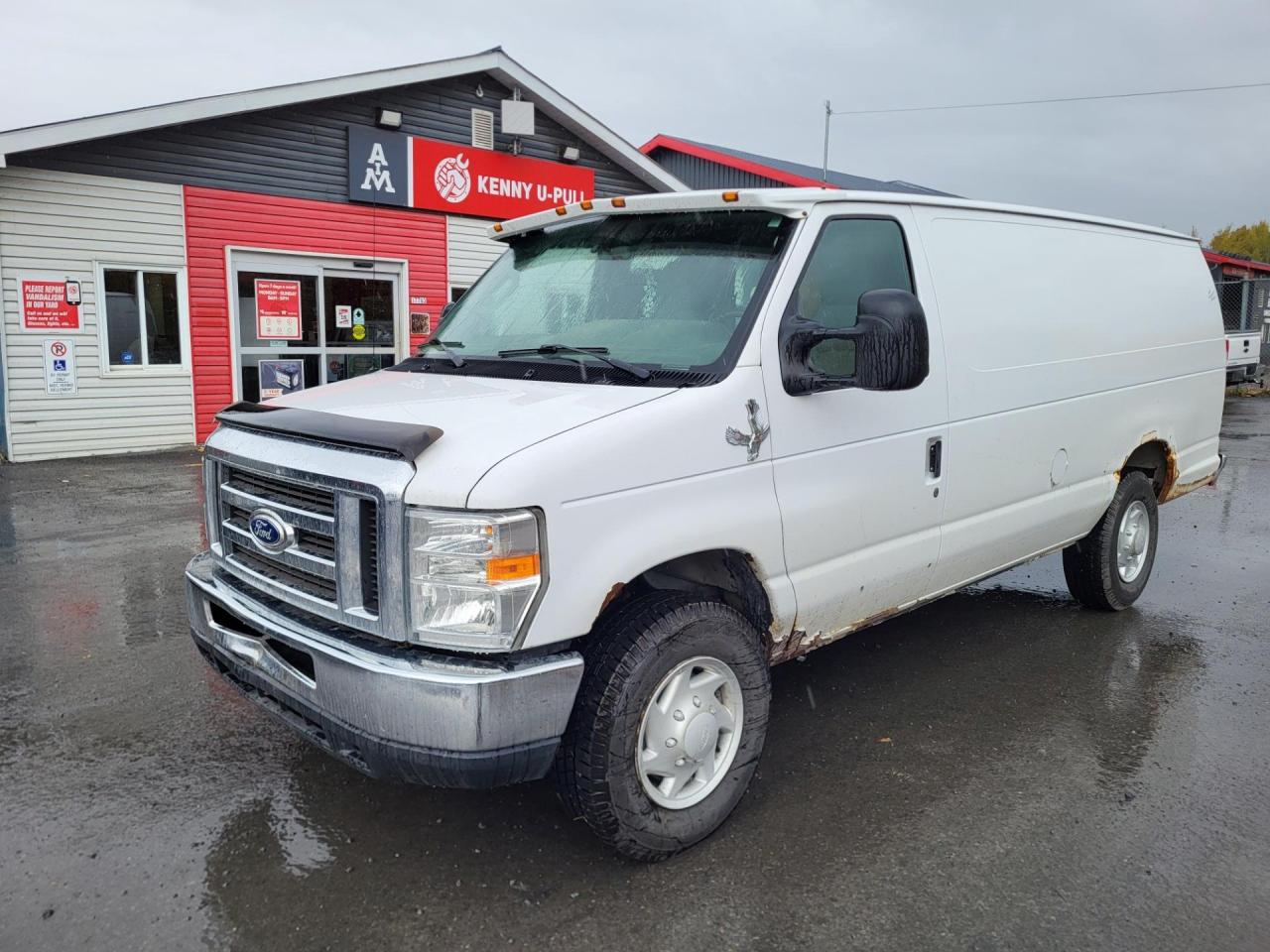 Used 2014 Ford Econoline E-350 Super Duty for sale in Long Sault, ON