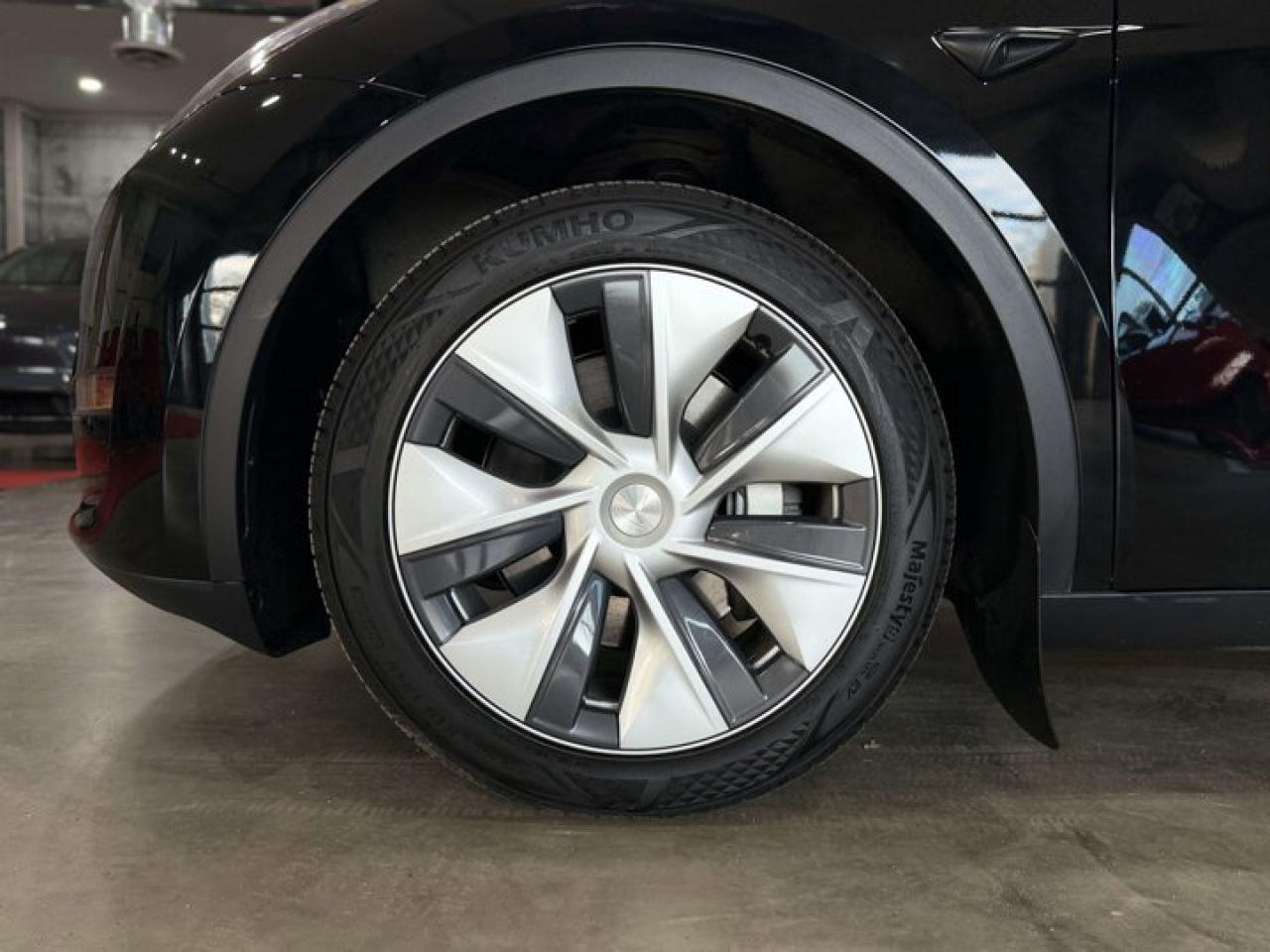 2024 Tesla Model Y LONG RANGE - Photo #10