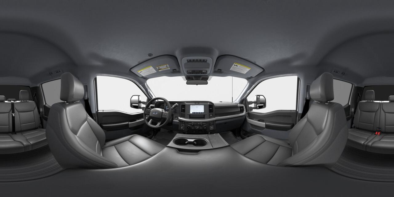 2026 Ford F-450 Super Duty DRW XLT Photo