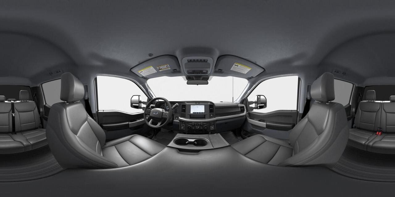 2026 Ford F-450 Super Duty DRW XLT Photo