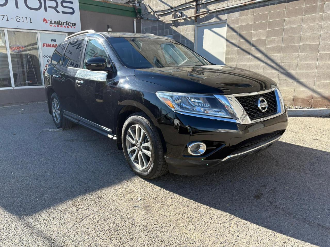 Used 2015 Nissan Pathfinder 4WD 4DR PLATINUM for sale in Calgary, AB