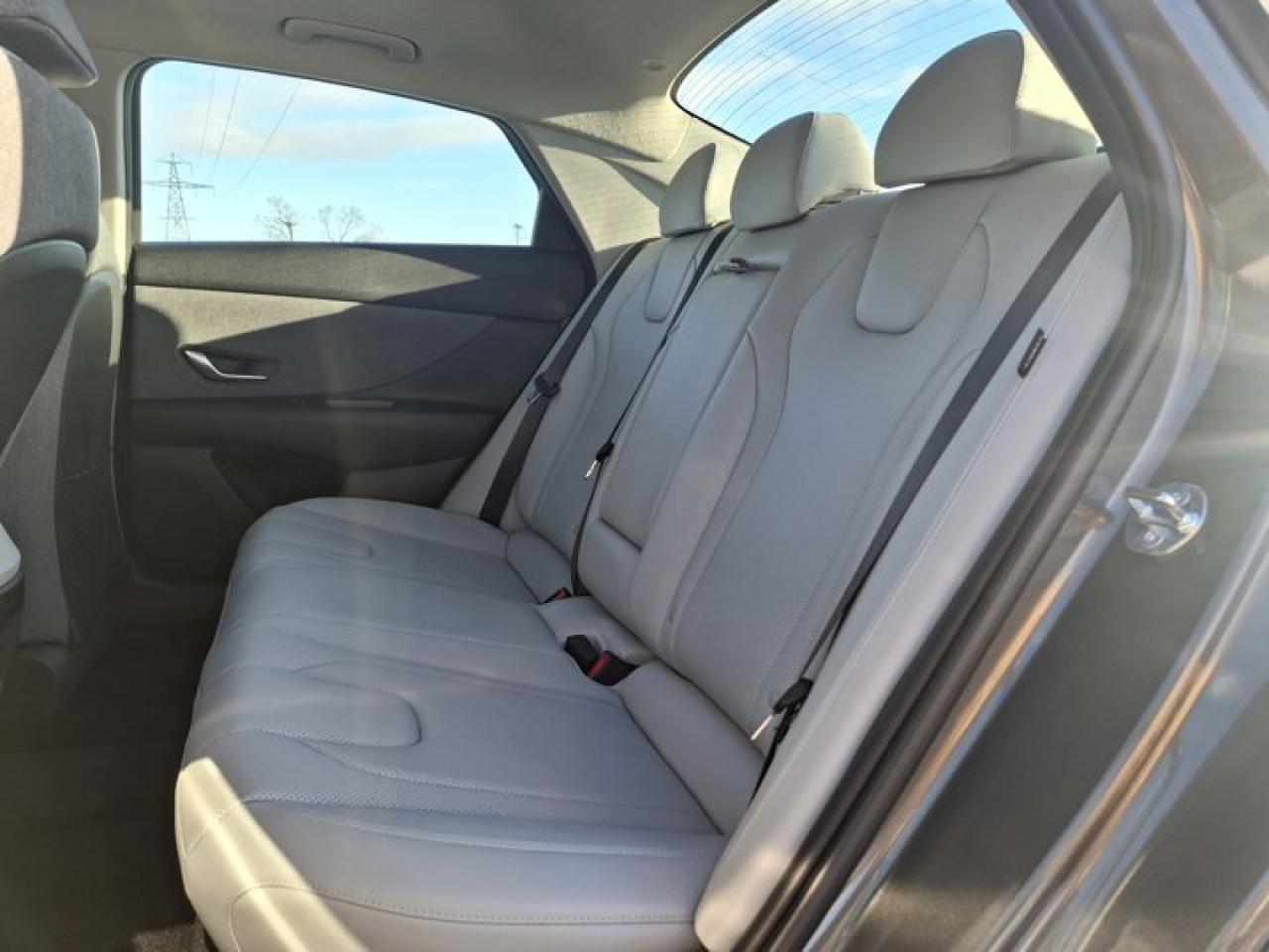 2025 Hyundai Elantra Luxury IVT | Leather | Sunroof | Heated Seats + Steering | Remote Start | Adaptive Cruise and More ! Photo