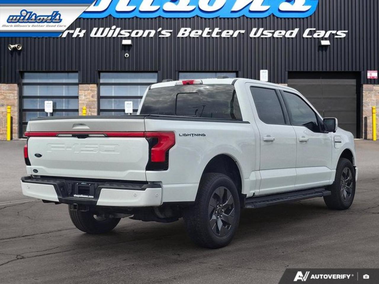 2022 Ford F-150 Lightning LARIAT | 511A | Extended Range Battery | Leather | Pano Roof | Tow Tech | 360 Camera and Much More ! Photo4