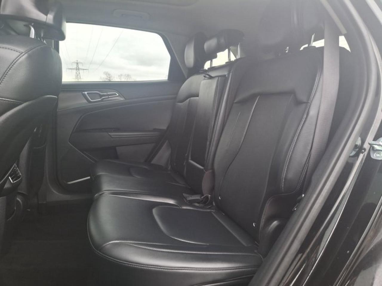 2024 Kia Sportage EX AWD | Leather | Pano Roof | Navi | Heated Seats + Steering | Remote Start and Much More ! Photo