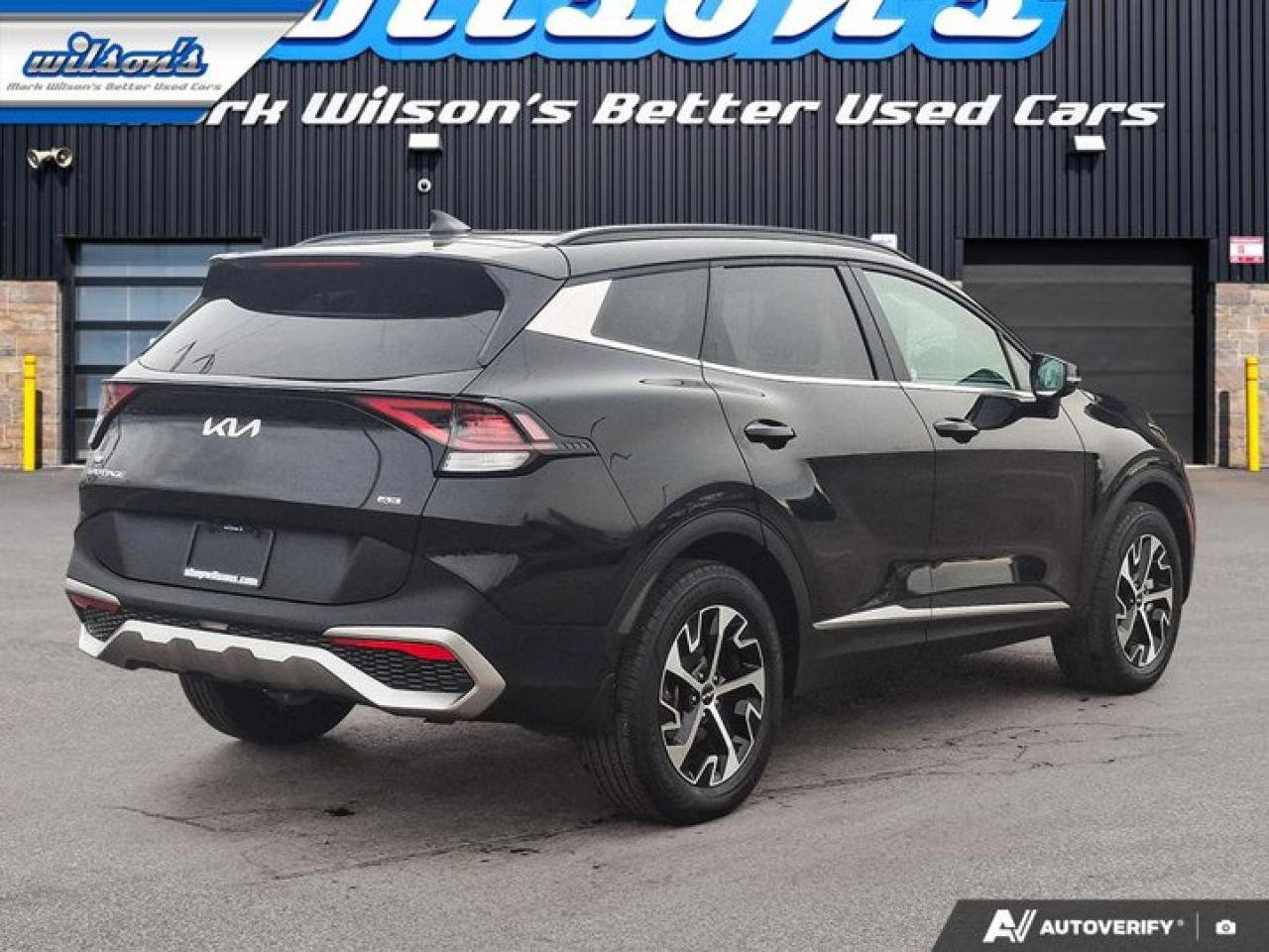 2024 Kia Sportage EX AWD | Leather | Pano Roof | Navi | Heated Seats + Steering | Remote Start and Much More ! Photo