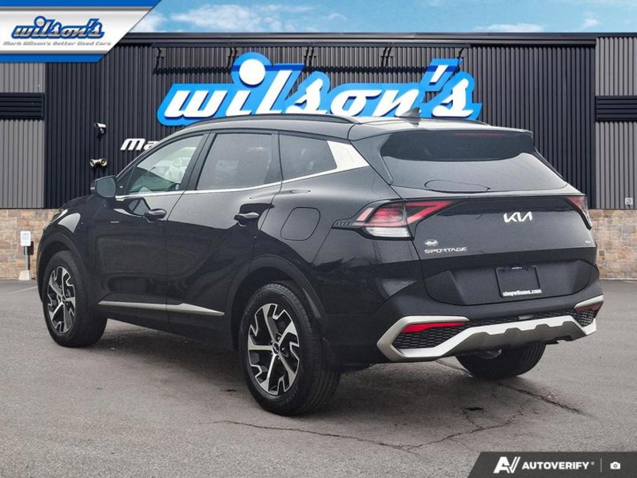 2024 Kia Sportage EX AWD | Leather | Pano Roof | Navi | Heated Seats + Steering | Remote Start and Much More ! Photo