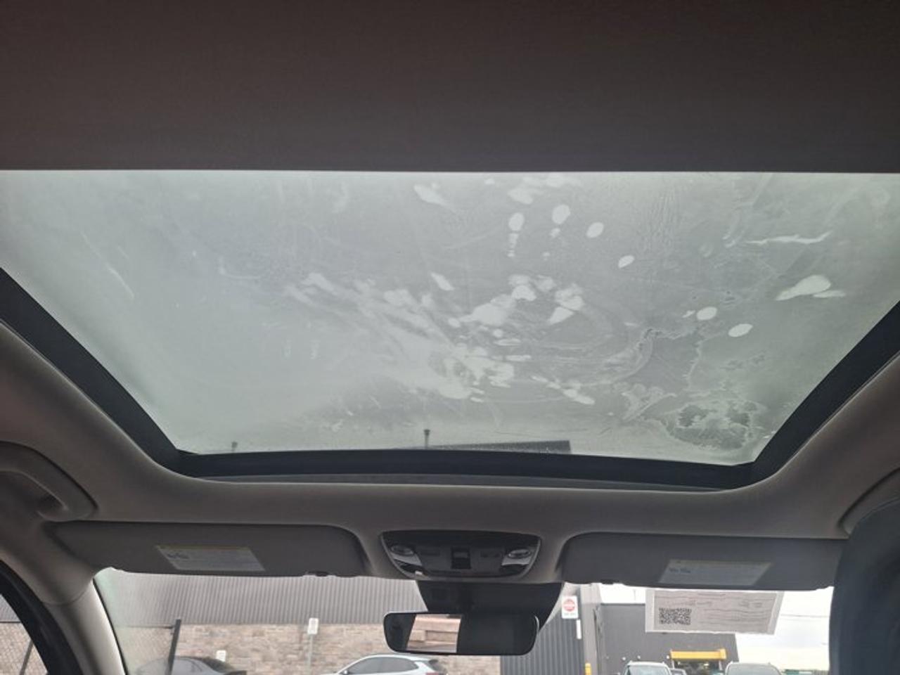 2024 Kia Sportage EX AWD | Leather | Pano Roof | Navi | Heated Seats + Steering | Remote Start and Much More ! Photo