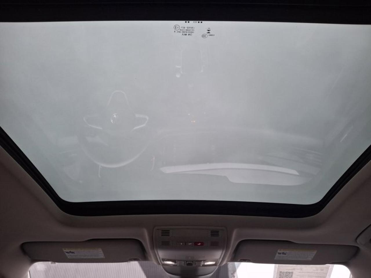 2024 Volkswagen Taos Highline 4Motion | Leather | Pano Roof | Heated + Ventilated Seats | Heated Steering | and More ! Photo