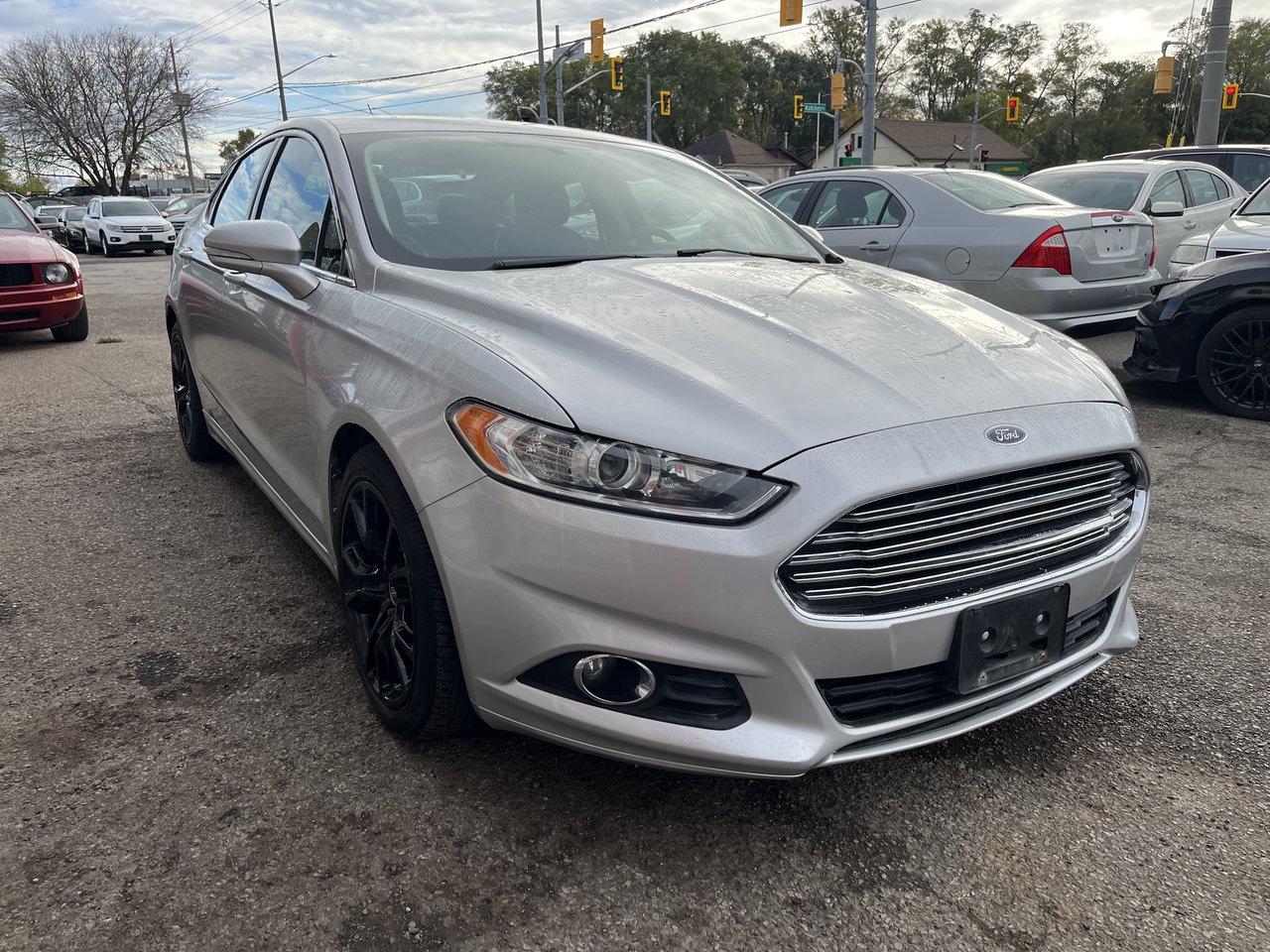 2016 Ford Fusion SE Photo2