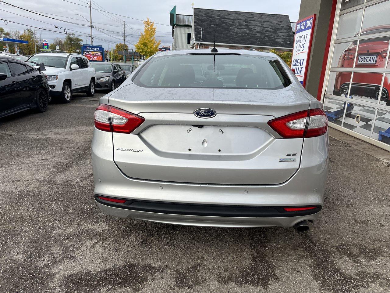 2016 Ford Fusion SE Photo4
