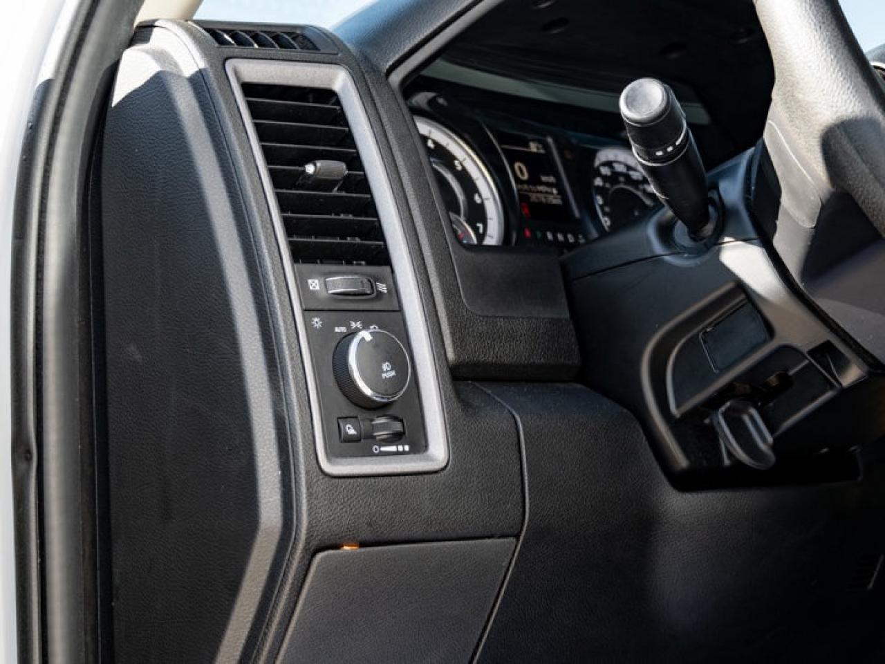 2021 RAM 1500 Classic EXPRESS Photo