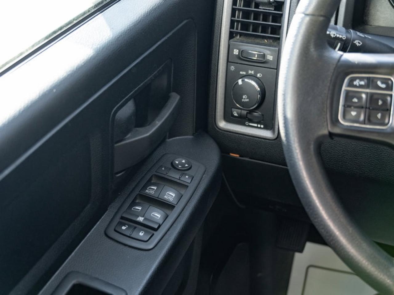 2021 RAM 1500 Classic EXPRESS Photo