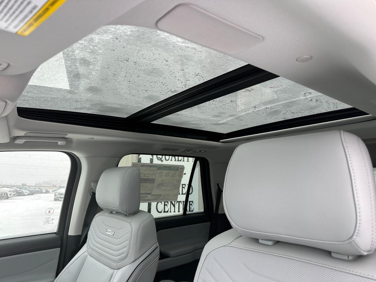 2025 Ford Expedition Platinum 4x4 Photo