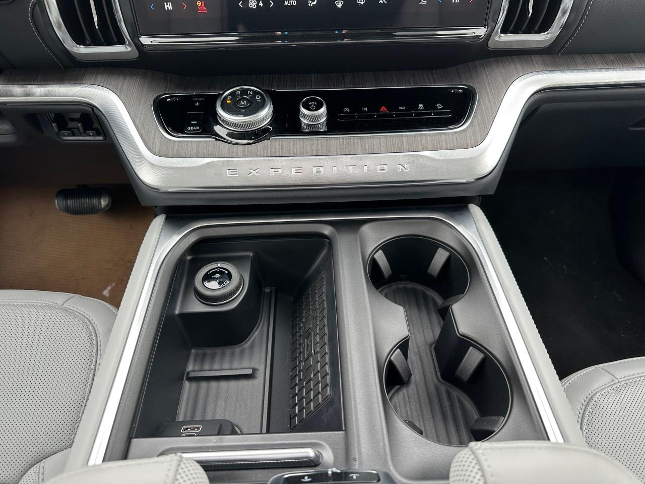 2025 Ford Expedition Platinum 4x4 Photo