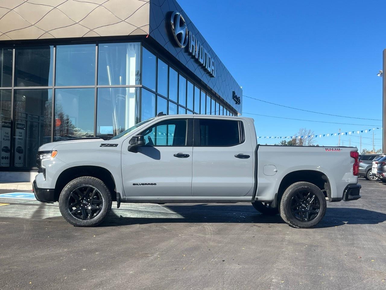2024 Chevrolet Silverado 1500 Crew Cab Standard Box 4-Wheel Drive LT Trail Boss Photo2