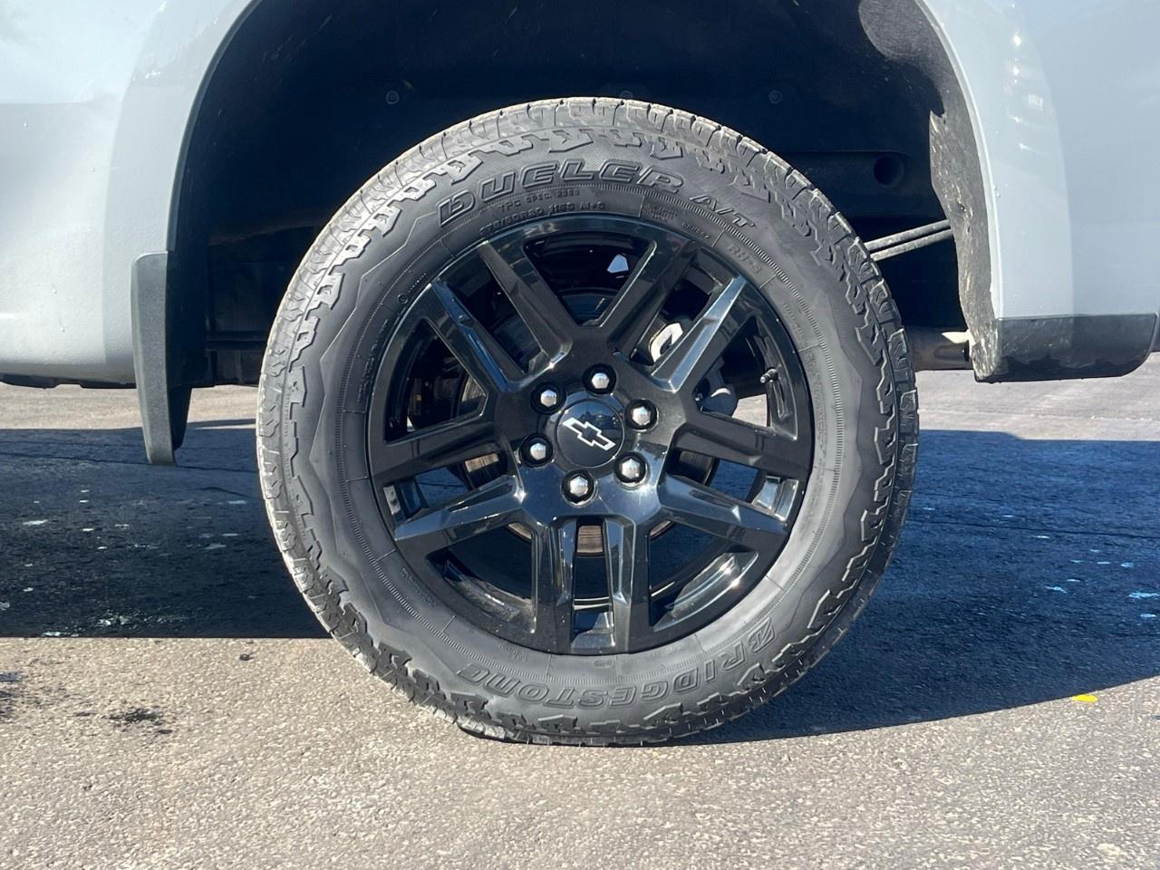 2024 Chevrolet Silverado 1500 Crew Cab Standard Box 4-Wheel Drive LT Trail Boss Photo