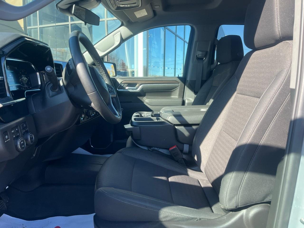 2024 Chevrolet Silverado 1500 Crew Cab Standard Box 4-Wheel Drive LT Trail Boss Photo