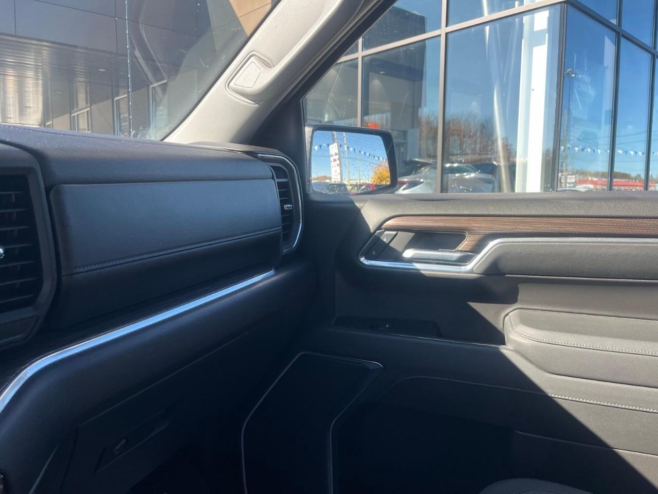 2024 Chevrolet Silverado 1500 Crew Cab Standard Box 4-Wheel Drive LT Trail Boss Photo