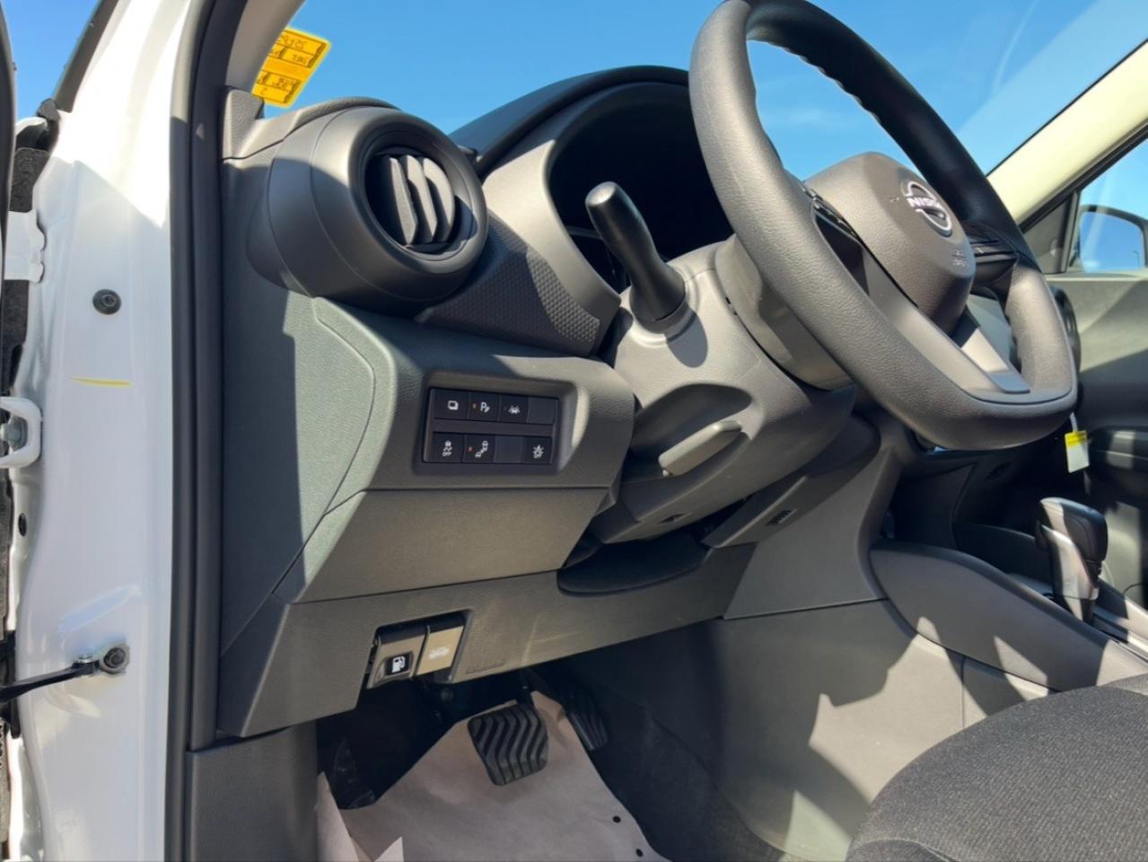 2025 Nissan Kicks Play S FWD Photo