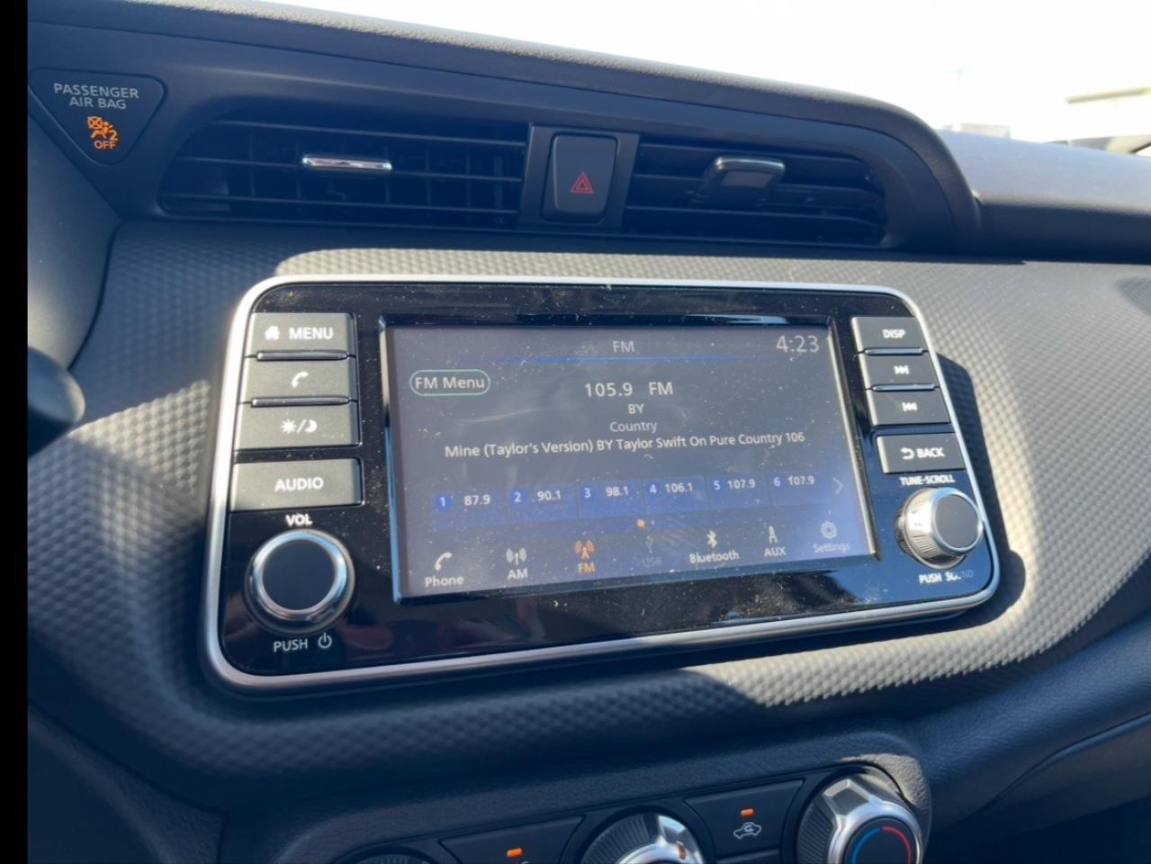 2025 Nissan Kicks Play S FWD Photo