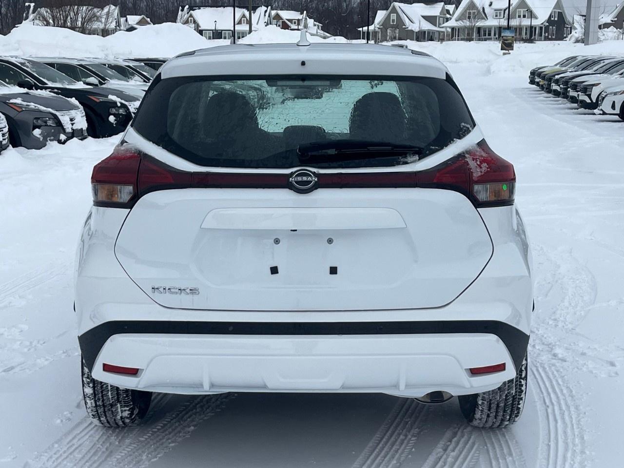 2025 Nissan Kicks Play S FWD Photo