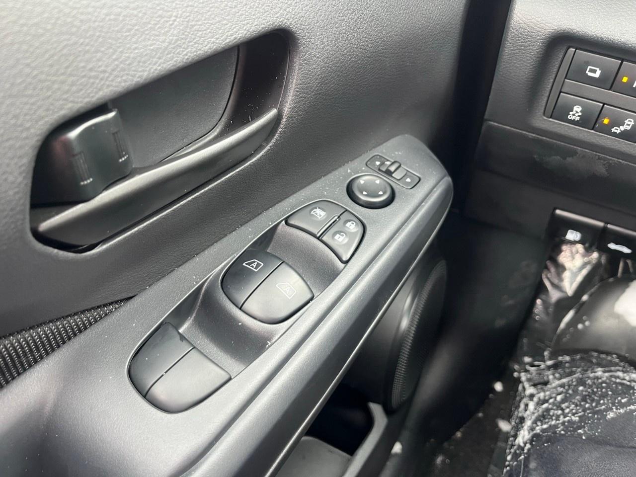 2025 Nissan Kicks Play S FWD Photo