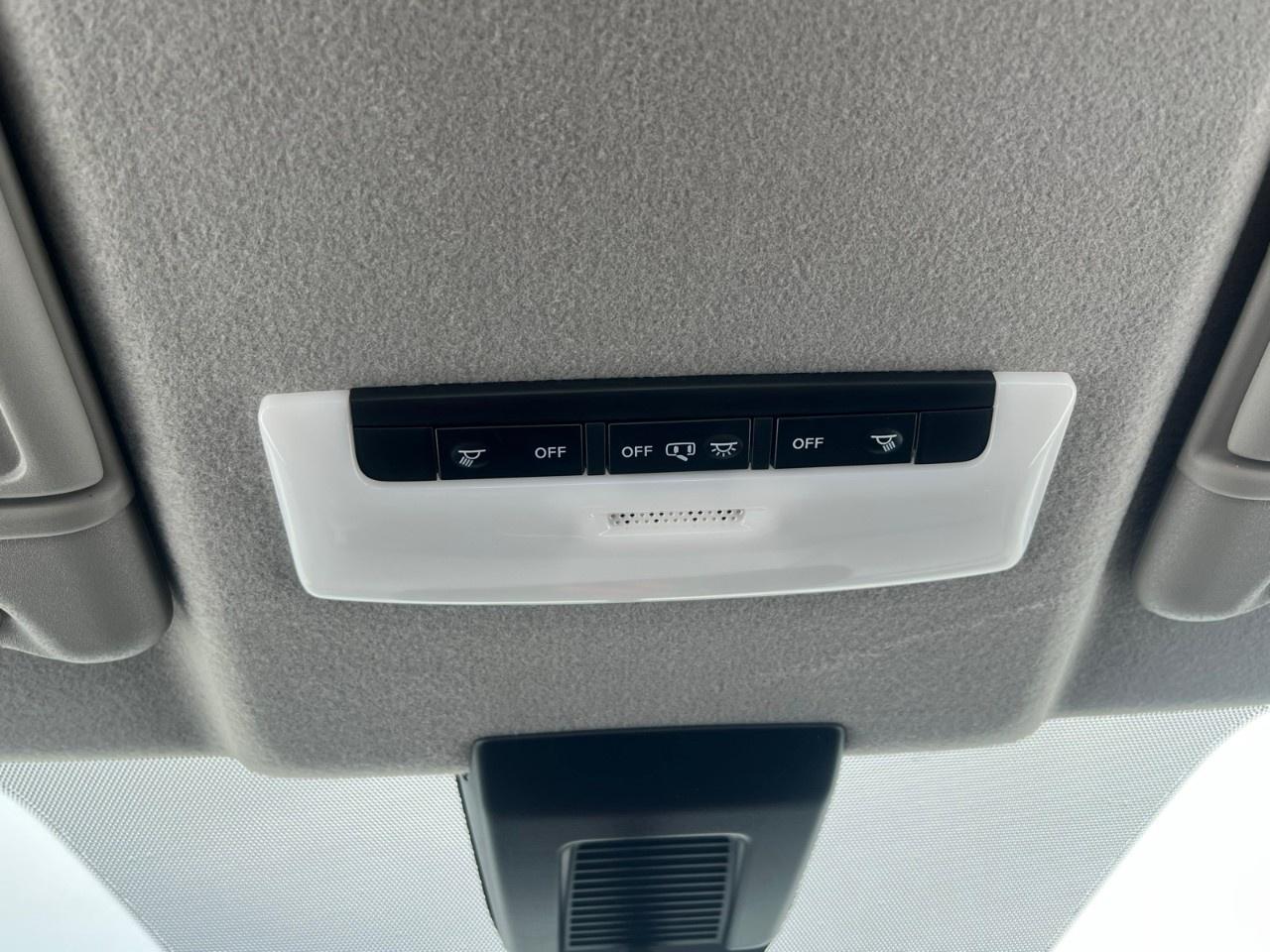 2025 Nissan Kicks Play S FWD Photo