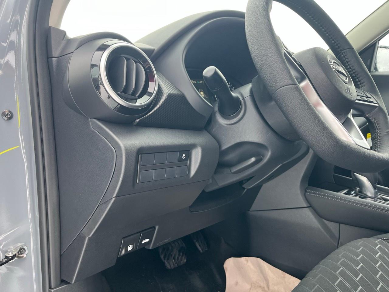 2025 Nissan Kicks Play SV FWD Photo