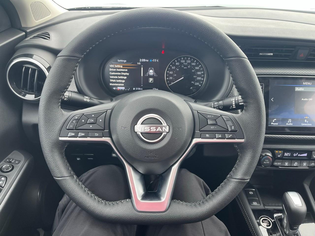 2025 Nissan Kicks Play SV FWD Photo