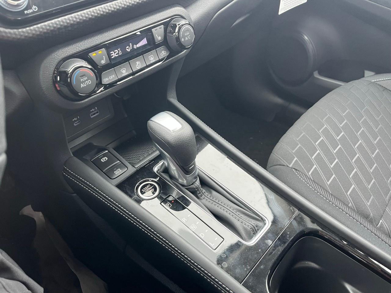 2025 Nissan Kicks Play SV FWD Photo