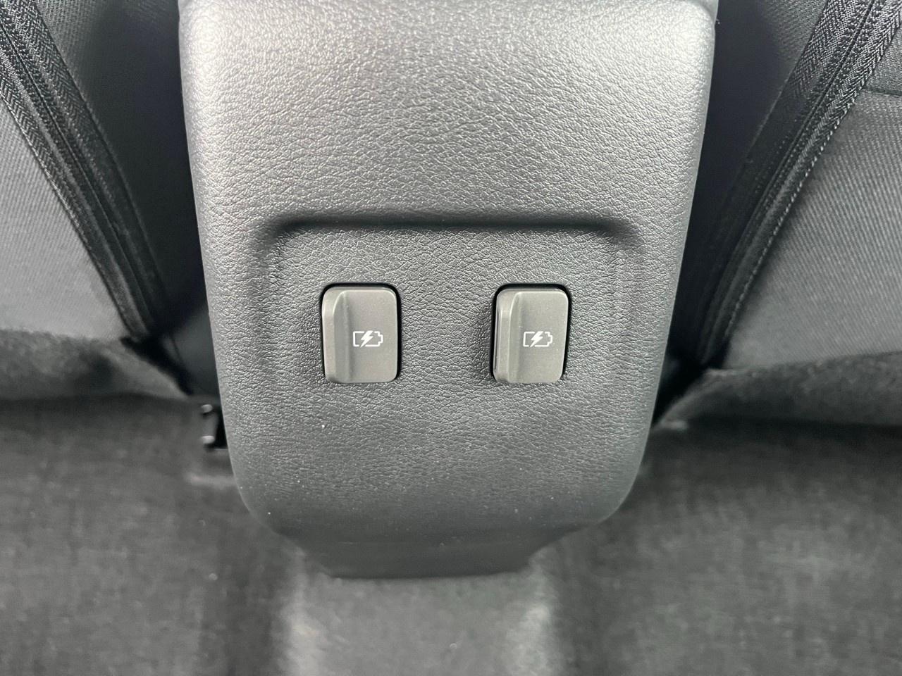 2025 Nissan Kicks Play SV FWD Photo