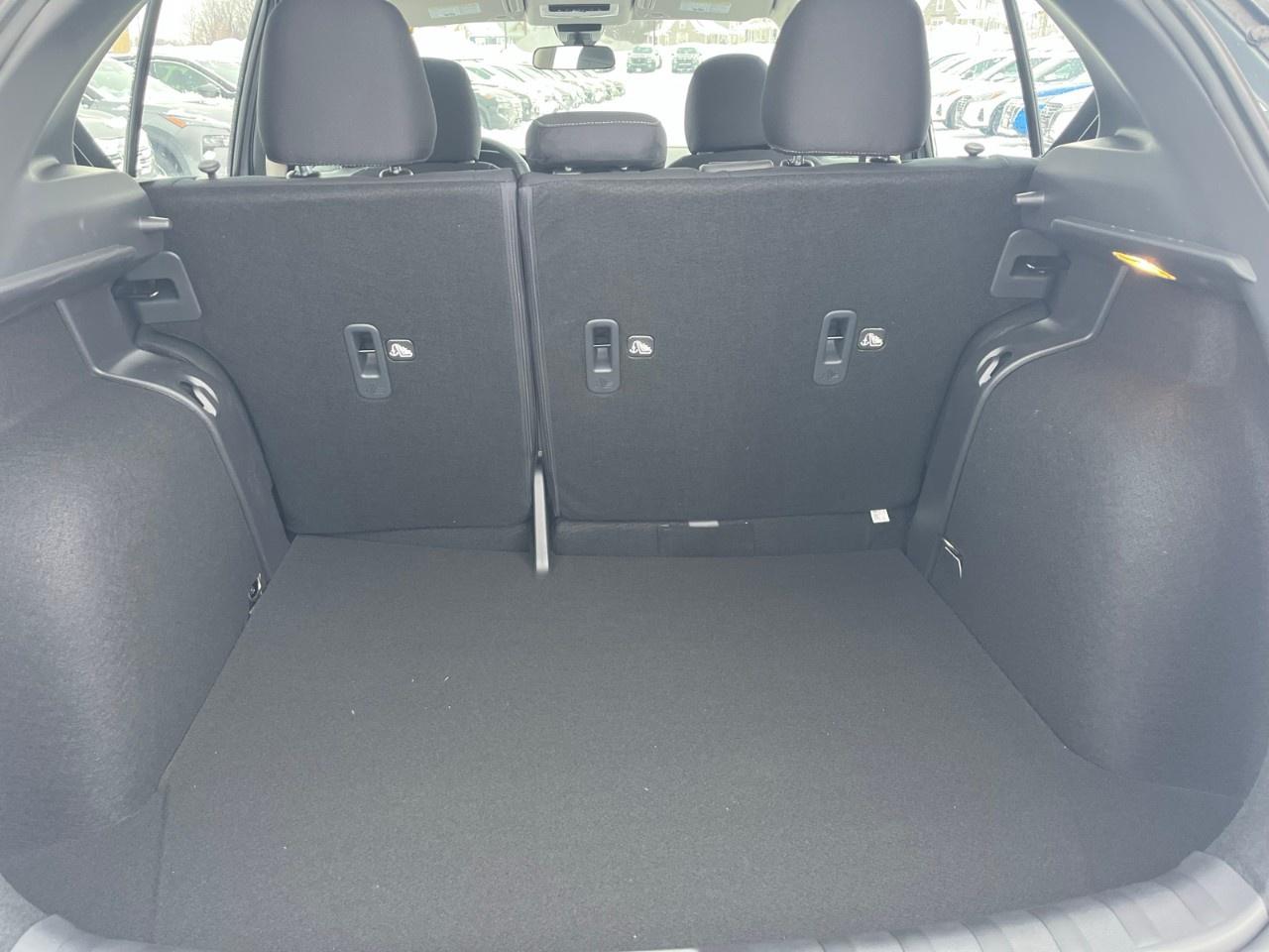 2025 Nissan Kicks Play SV FWD Photo