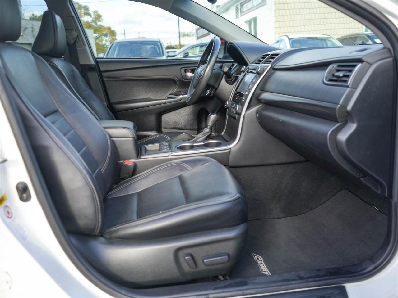 2017 Toyota Camry HYBRID XLE | HYBRID | LEATHER | NAV | NO ACCIDENTS Photo