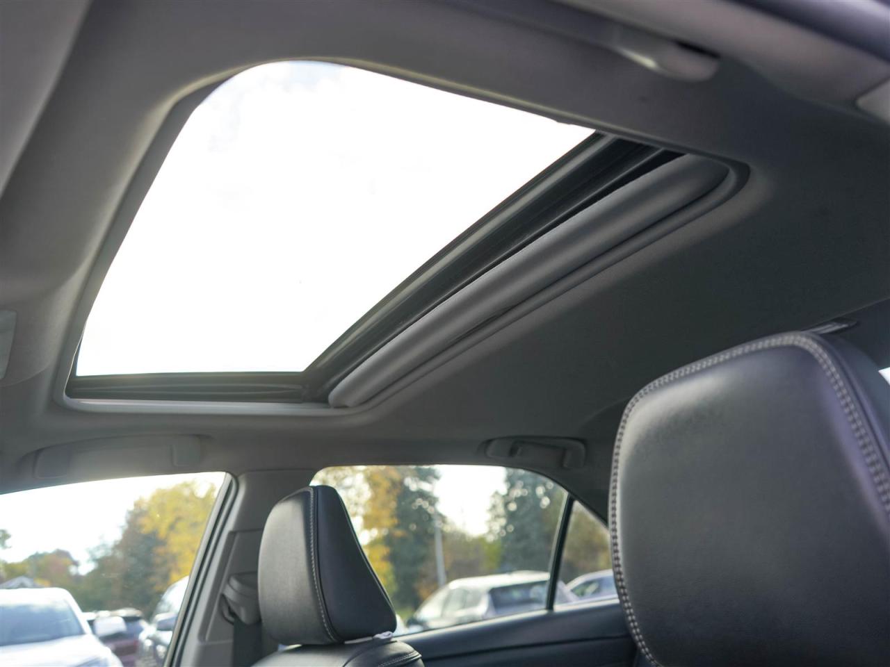 2017 Toyota Camry HYBRID XLE | HYBRID | LEATHER | NAV | NO ACCIDENTS Photo