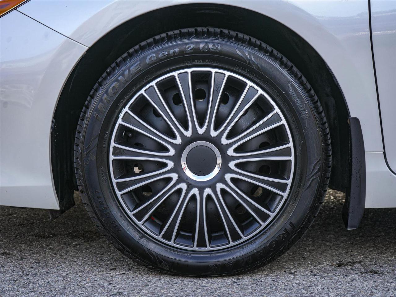 2017 Toyota Camry HYBRID XLE | HYBRID | LEATHER | NAV | NO ACCIDENTS Photo