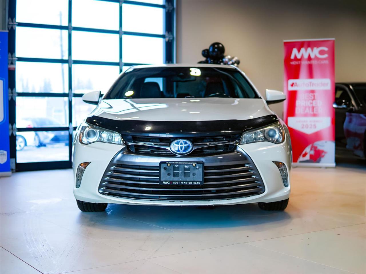 2017 Toyota Camry HYBRID XLE | HYBRID | LEATHER | NAV | NO ACCIDENTS Photo2