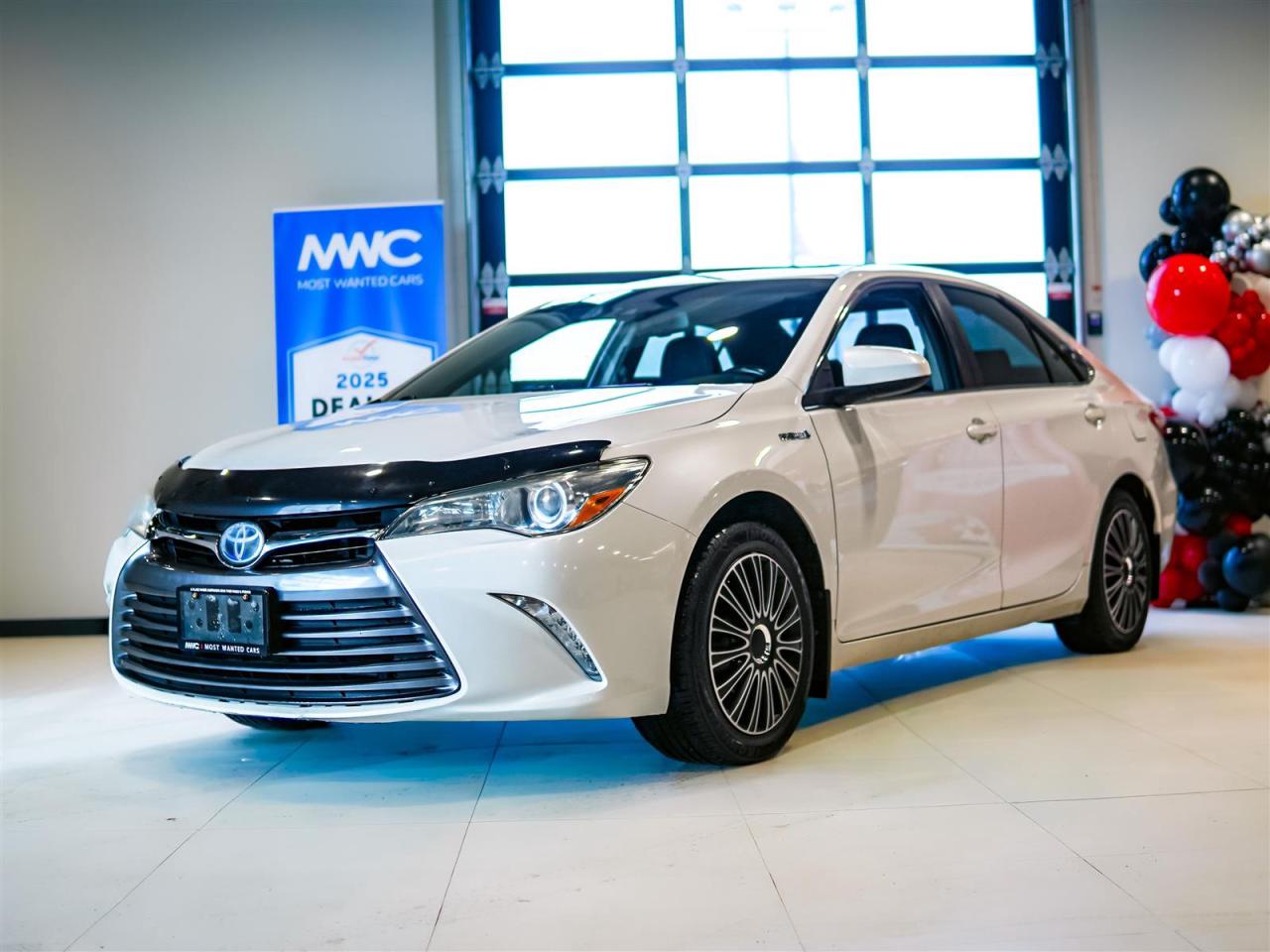 2017 Toyota Camry HYBRID XLE | HYBRID | LEATHER | NAV | NO ACCIDENTS Photo